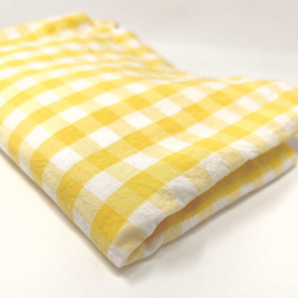 Ce magnifique tissu à carreaux jaune et blanc est léger et offre une excellente tenue