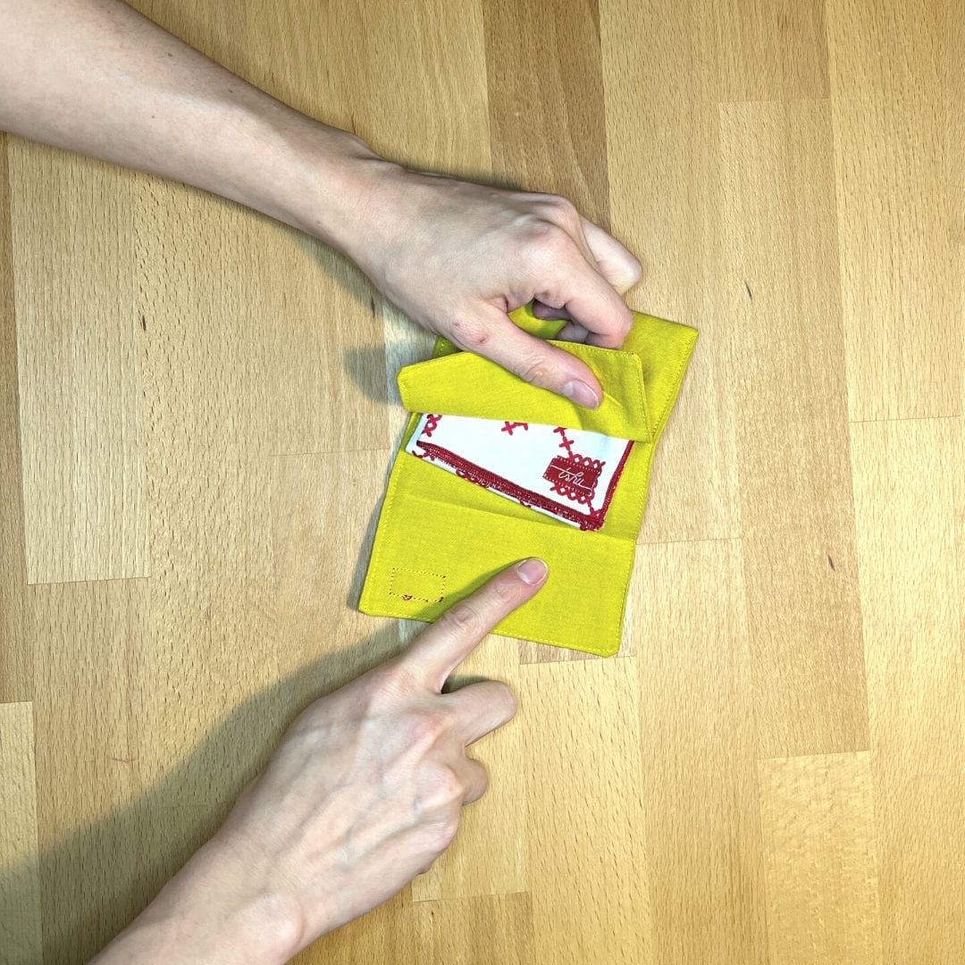 how to fold handkerchiefs